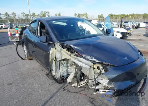 2023 Tesla Model Y Awd/Long Range Dual Motor All-Wheel Drive z USA, uszkodzony, nr VIN 7SAYGDEE6PF892294